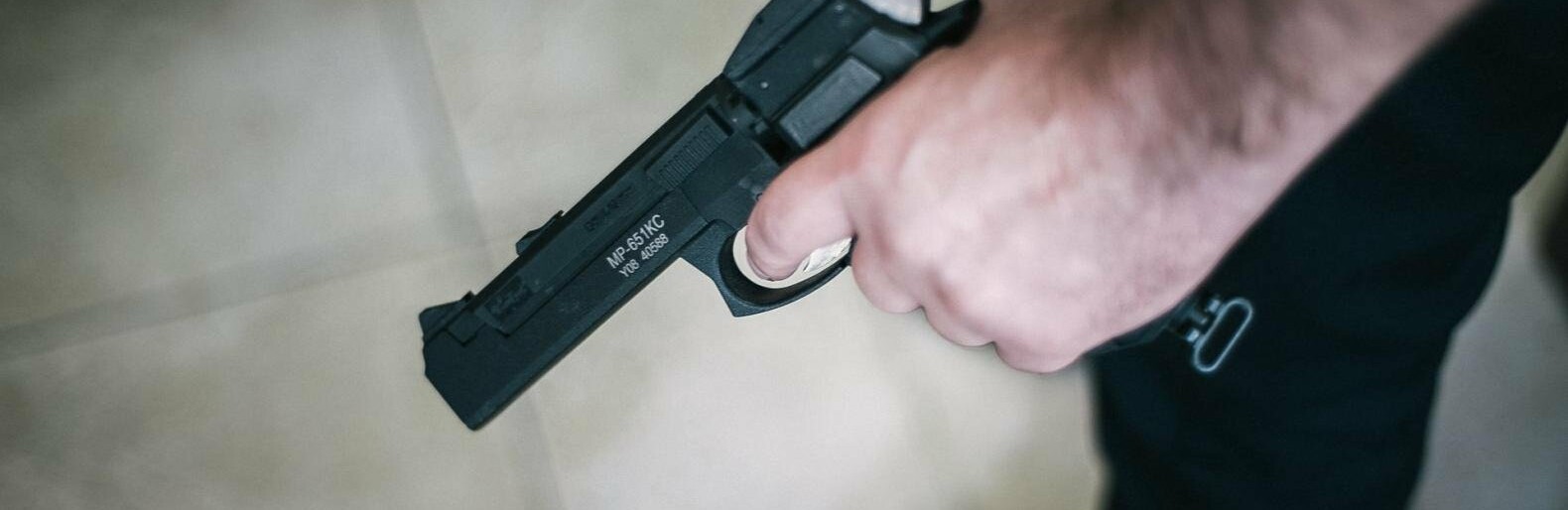 У Кам'янському в розпал дня застрелили чоловіка