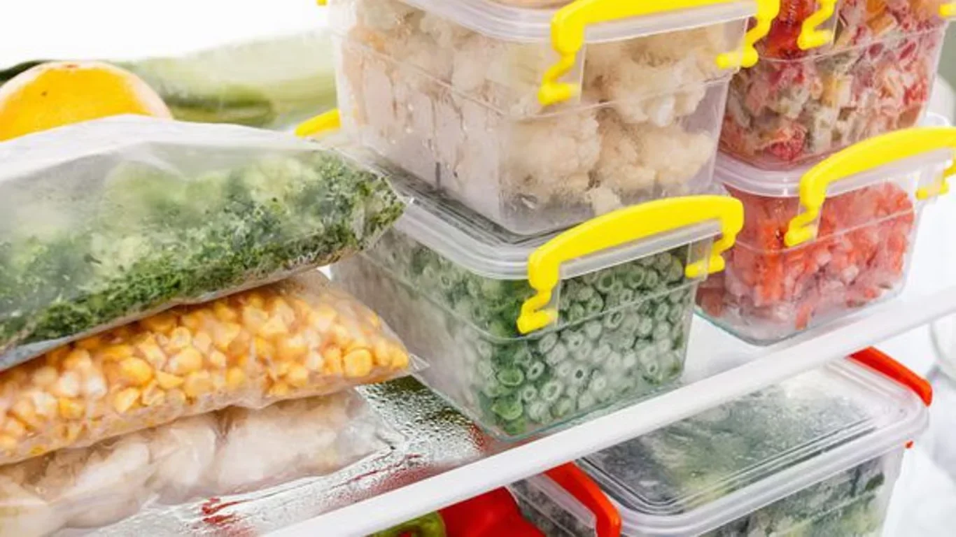 Ви не захочете це їсти: які продукти після морозилки втрачають користь та смак