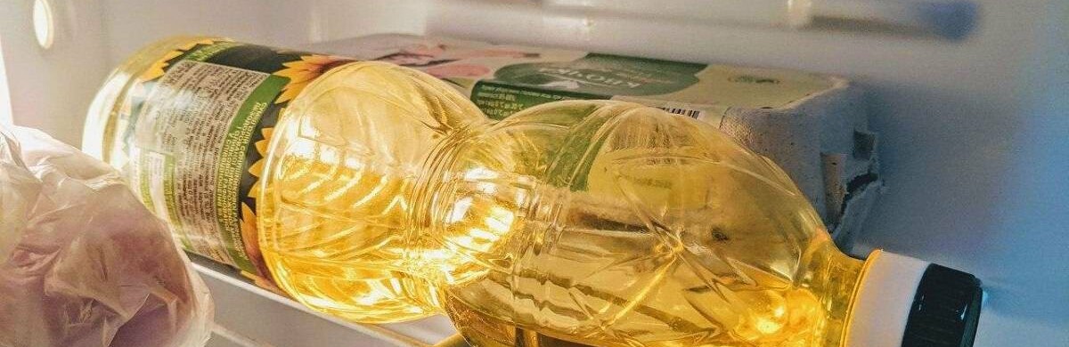 Незворотні наслідки: чому соняшникову олію не можна зберігати в шафі