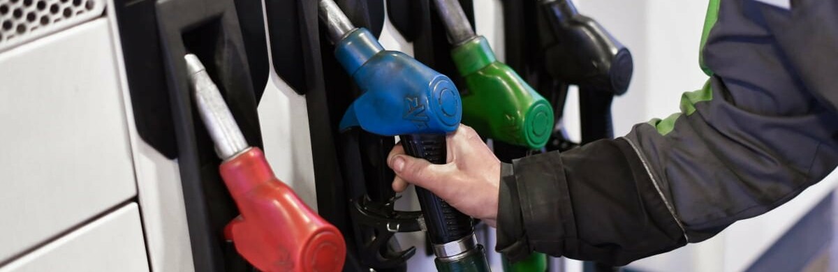В Украине всю неделю дешевело топливо: когда снова подорожает