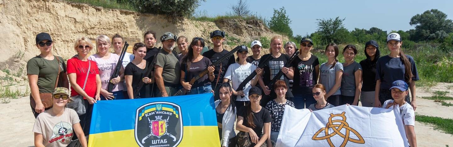 У Кам’янському тривають навчання з вогневої підготовки для цивільних жінок міста