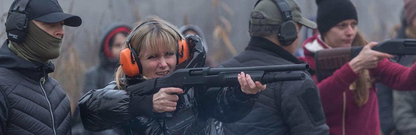 У Кам'янському провели черговий урок з вогневої підготовки для цивільних жінок