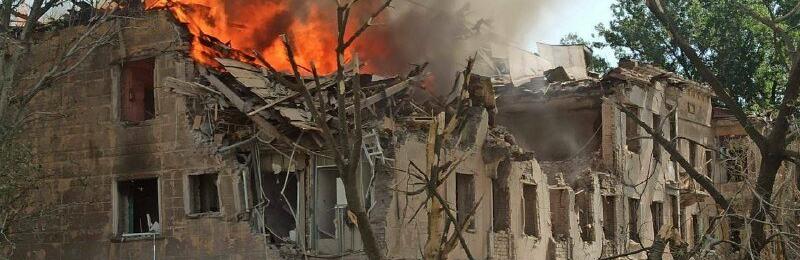Окупанти вдарили ракетою по лікарні в Дніпрі: є загиблі та поранені