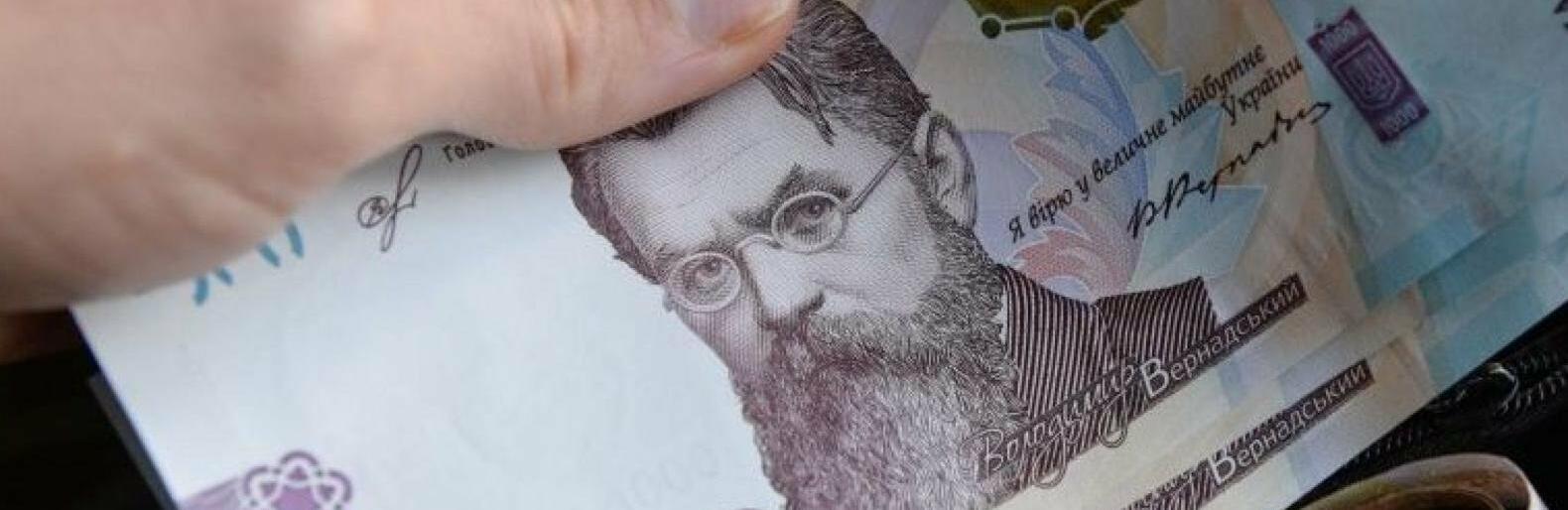 Усе через борги за комуналку: хто з пенсіонерів може втратити значну частину пенсії