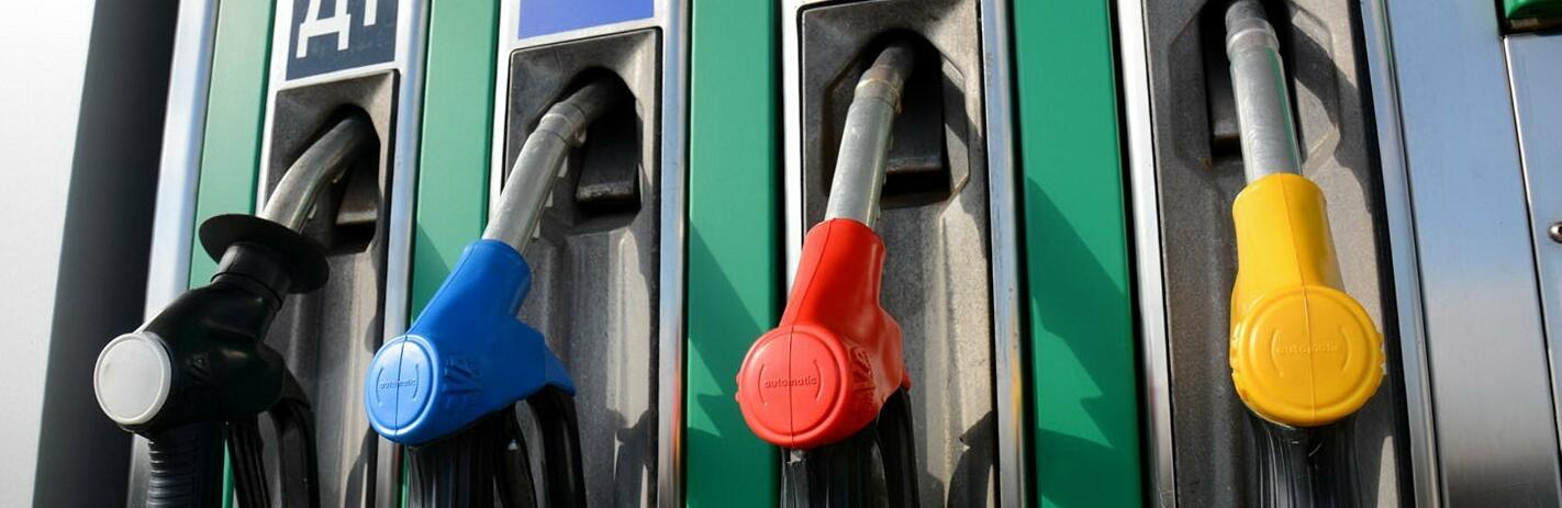 В Україні почали знижуватись ціни на пальне: скільки зараз коштує бензин, газ і дизель на АЗС
