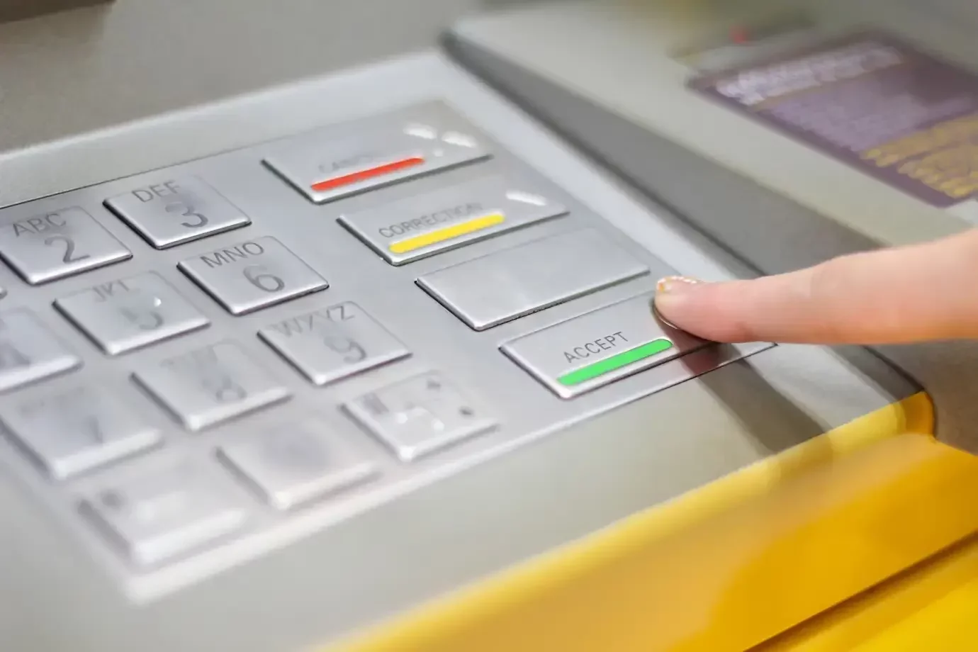 З 1 серпня поповнити картки через термінали без телефону буде неможливо: що відомо про нововведення НБУ