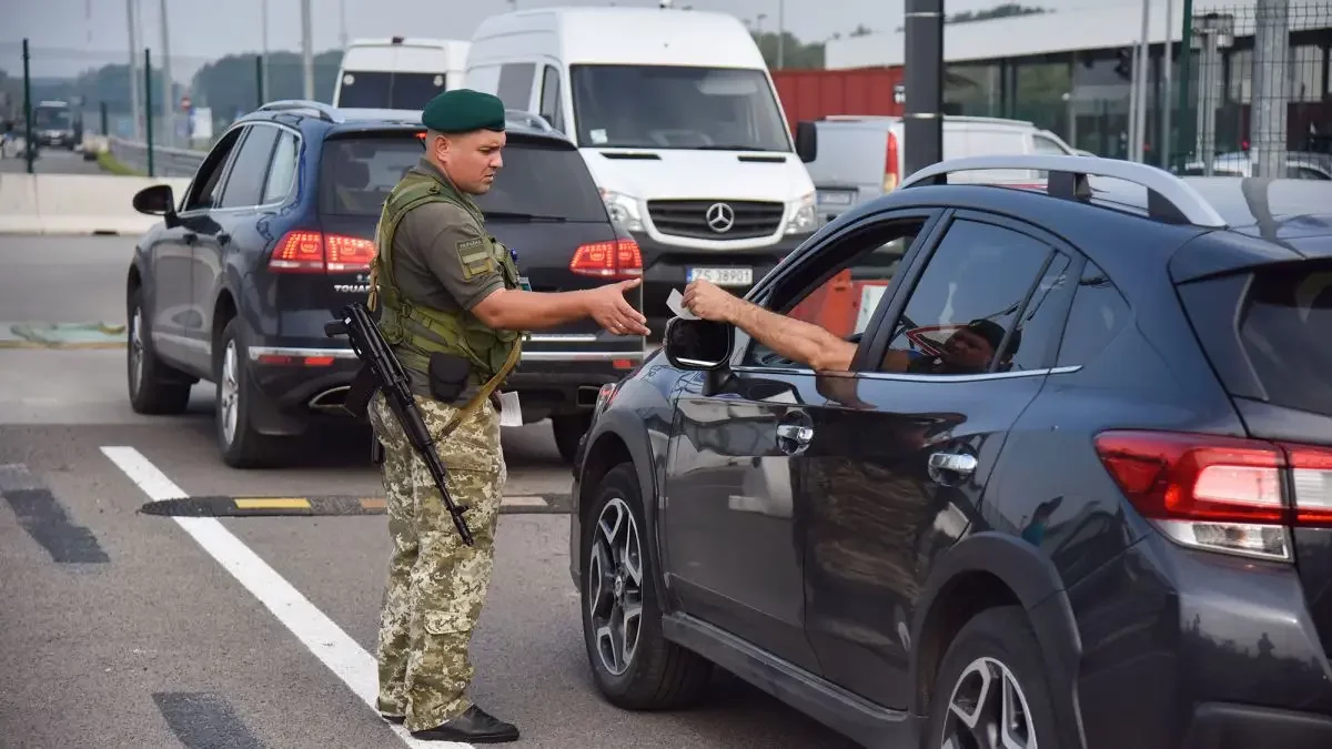 Популярна афера для виїзду за кордон: який спосіб використовують українці, щоб уникнути мобілізації