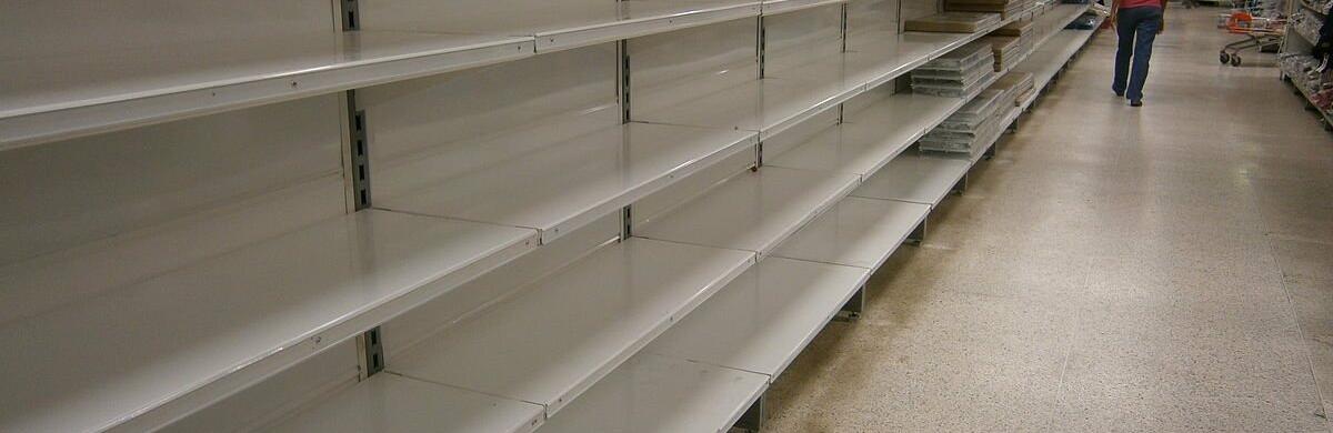 Попит значно зріс: що почали купувати українці після масових обстрілів