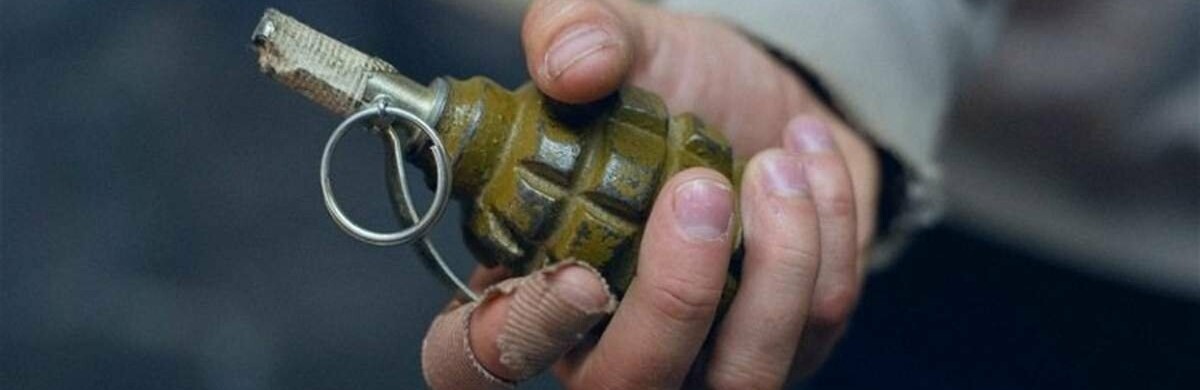 У Кам'янському чоловік погрожував своєму товаришу гранатою: що відомо