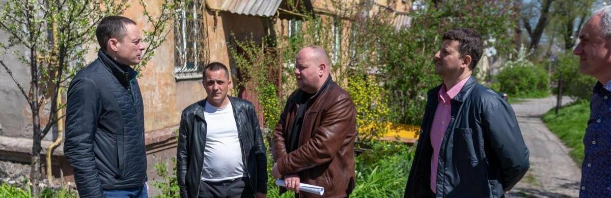 У багатоквартирних будинках Кам’янського виконують ремонти