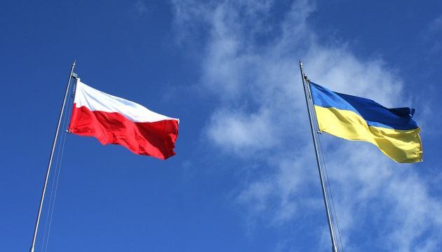 У Польщі можуть зменшити підтримку українських біженців