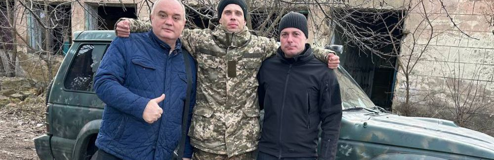 Мер Кам'янського передав автівку воїнам на Запорізькому напрямку 