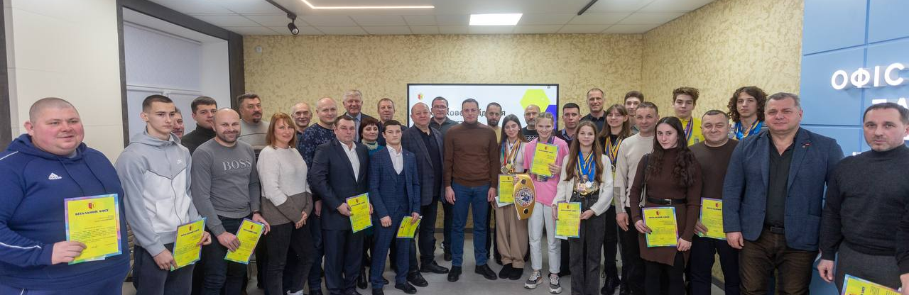 Мер Кам'янського зустрівся з провідними спортсменами, тренерами та керівниками ДЮСШ міста