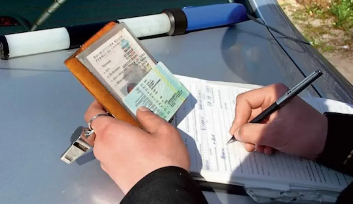 Не сплатив аліменти, не сідай за кермо: поліцейські можуть вилучати посвідчення водія через борги