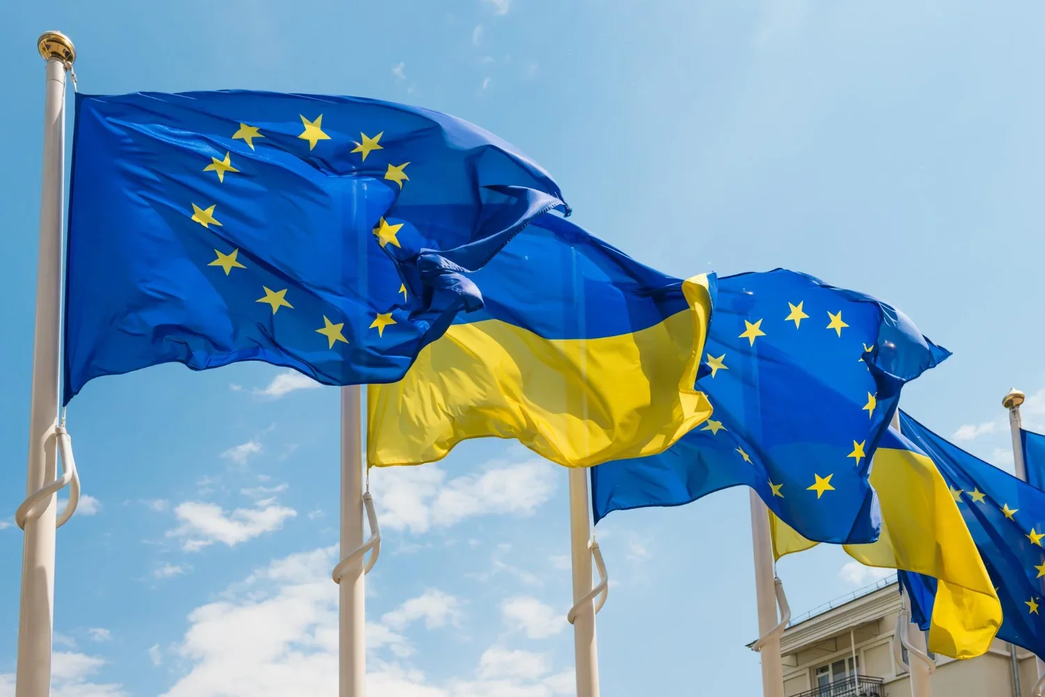 Винятків не буде: з 2024 року в ЄС можна буде в'їхати тільки за гроші