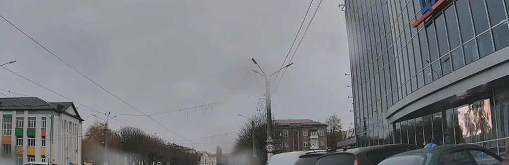 «Не ображайтеся. Ви – у@бки»: мер Дніпра звернувся до пікетувальників, а у Кам’янському один з учасників мітингу накинувся на автівку