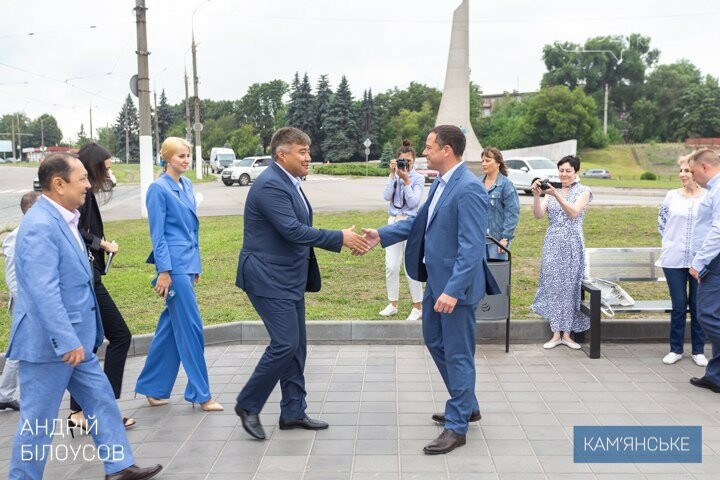 В День рождения Нурсултана Назарбаева Каменское посетила делегация посольства Республики Казахстан, фото-1