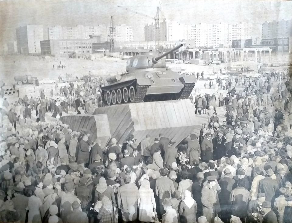 Как в Днепродзержинске открывали памятник "Танк", фото-1 Как в Днепродзержинске открывали памятник "Танк", фото-1