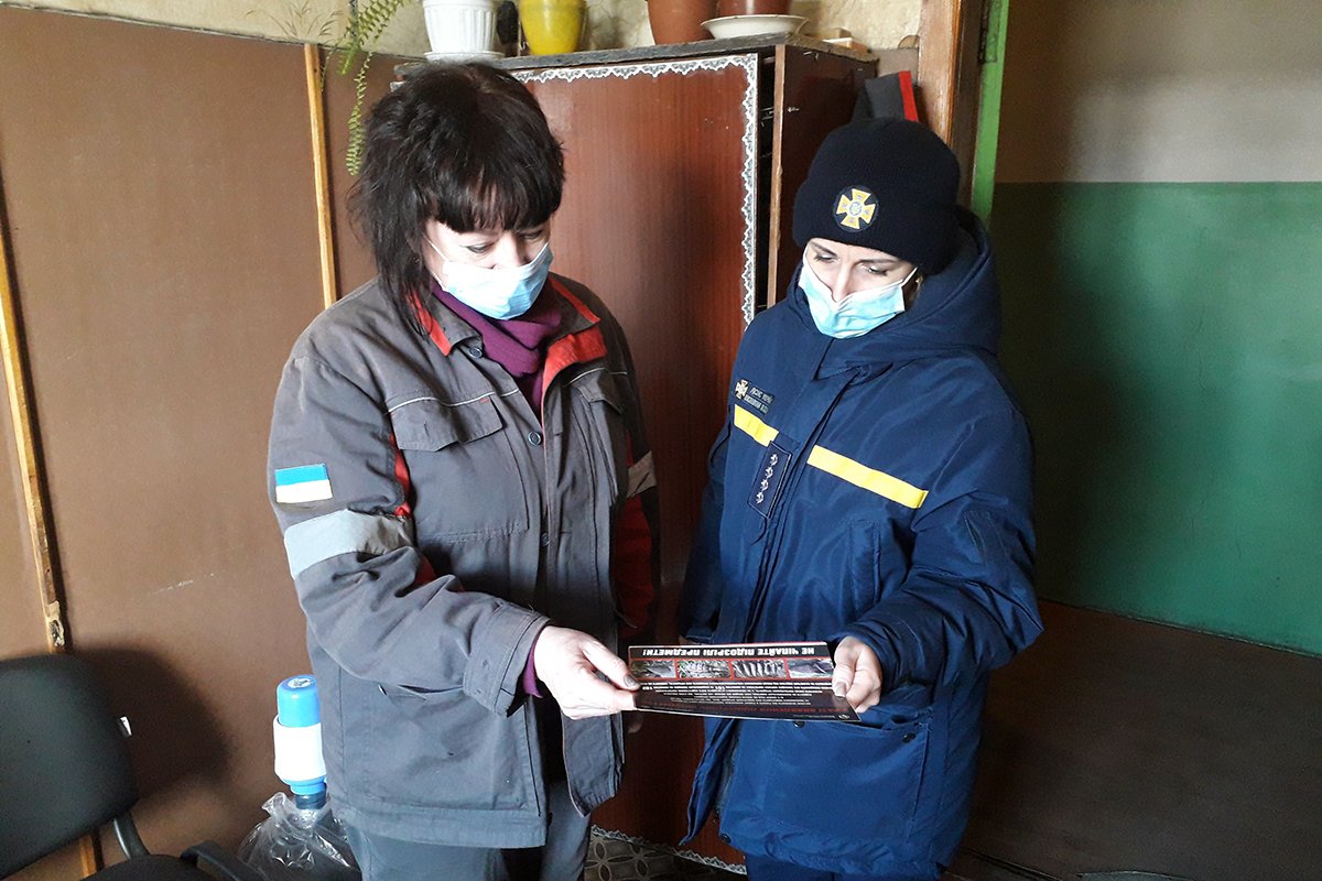 Сотрудников ДМК учили, что делать в случае обнаружения взрывоопасных предметов, фото-1