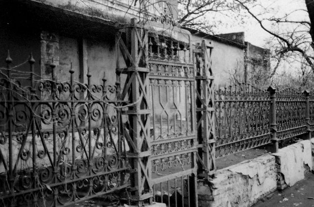 Ограда и калитка Фабричного кладбища