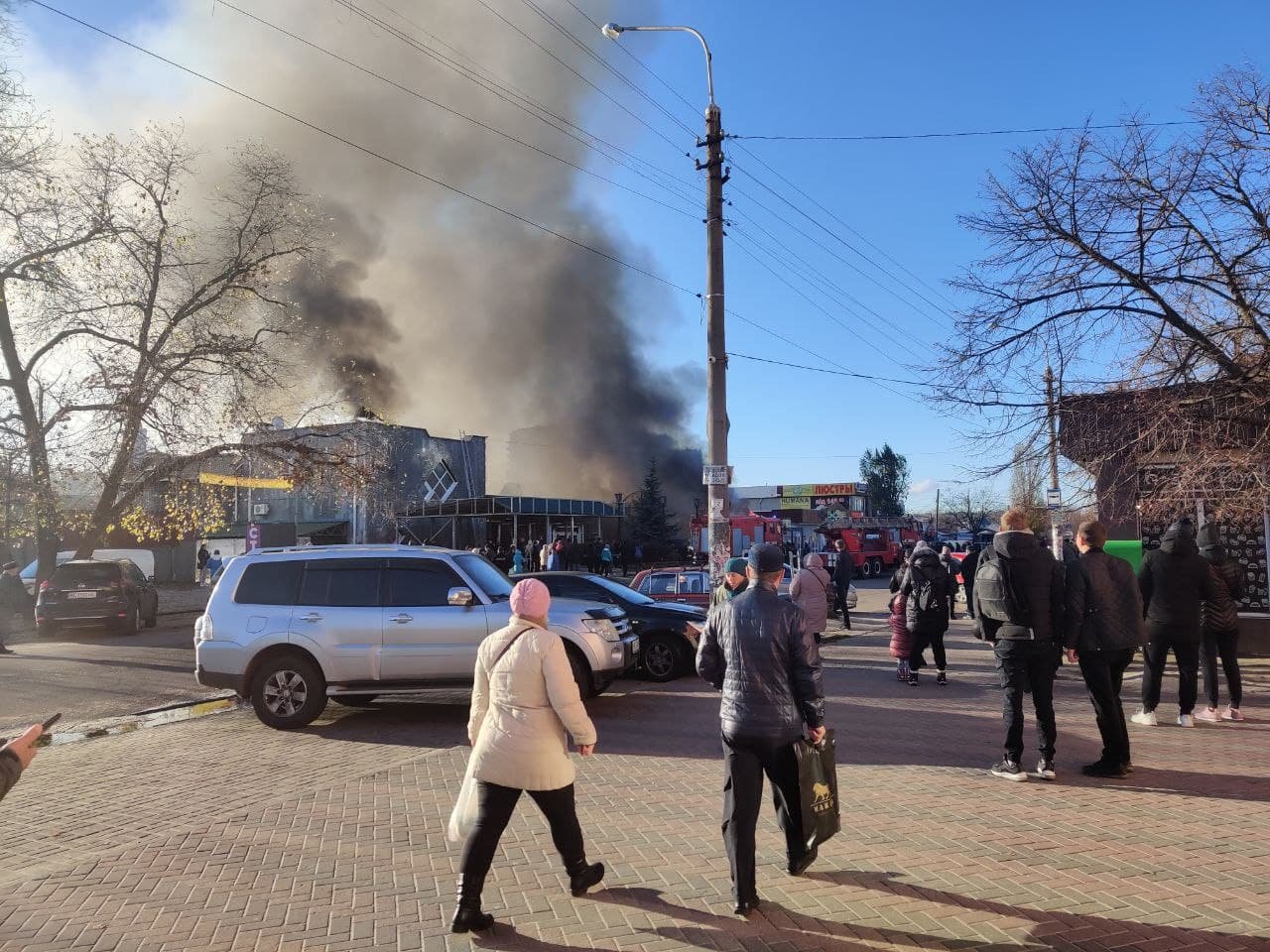 В Каменском сгорели секонд-хенд, ломбард, магазин и кафе