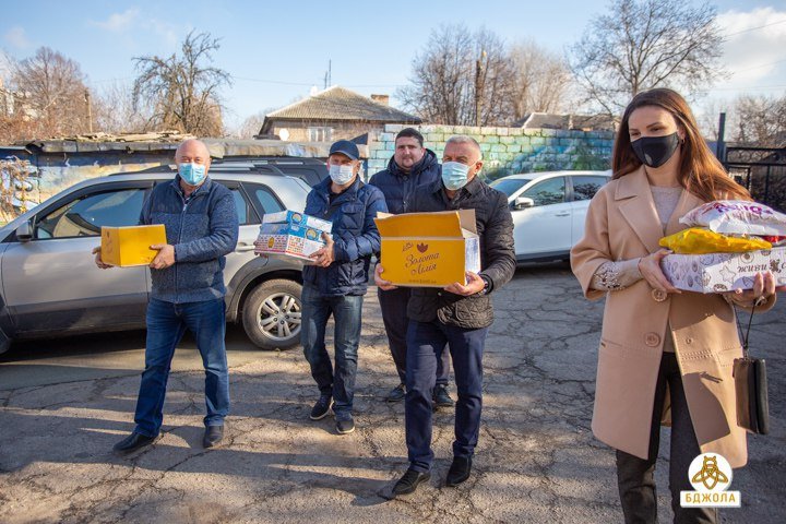 Активісти ГО «Бджола» дарували подарунки, тепло та увагу дітям Кам’янського