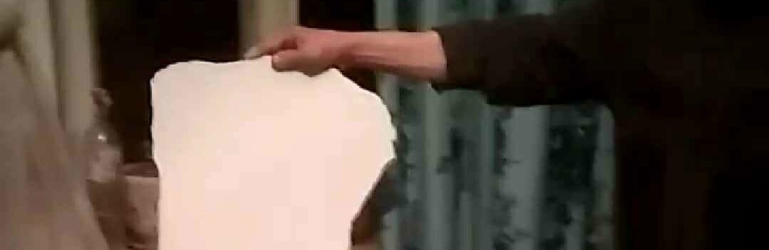 В Каменском среди ночи в квартире на кровать обвалился потолок В Каменском среди ночи в квартире на кровать обвалился потолок, Евгений Белый
