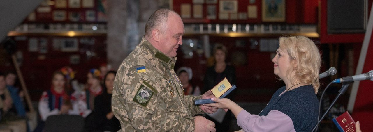 В Каменском чествовали защитников Украины и волонтеров В Каменском чествовали защитников Украины и волонтеров, Анна Побережная