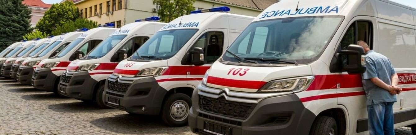 «Без бахил и с немытыми руками»: в Каменском жалуются на работу мед... «Без бахил и с немытыми руками»: в Каменском жалуются на работу медиков скорой помощи, Евгений Белый