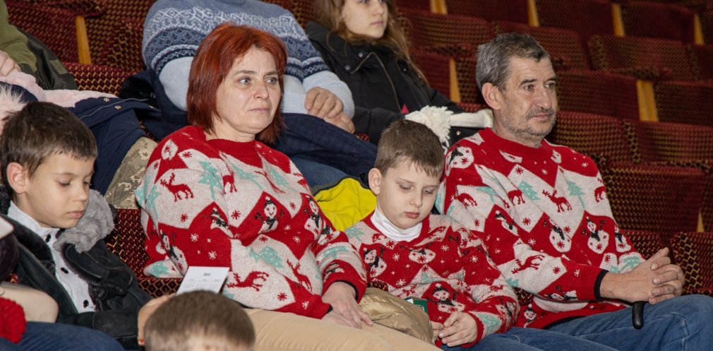 Детей участников АТО и переселенцев Днепропетровщины приглашают на... Детей участников АТО и переселенцев Днепропетровщины приглашают на спектакль, Анжелика Кудряшкина