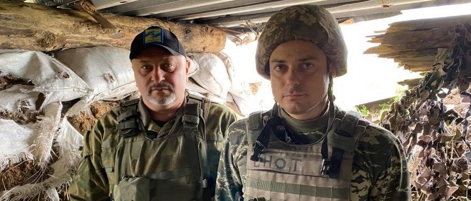 Мэр Каменского отвез на передовую помощь бойцам Мэр Каменского отвез на передовую помощь бойцам, Анжелика Кудряшкина