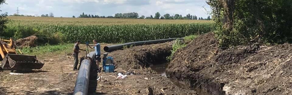 В Каменском на поселке Строителей меняют водопроводную магистраль В Каменском на поселке Строителей меняют водопроводную магистраль, Анжелика Кудряшкина