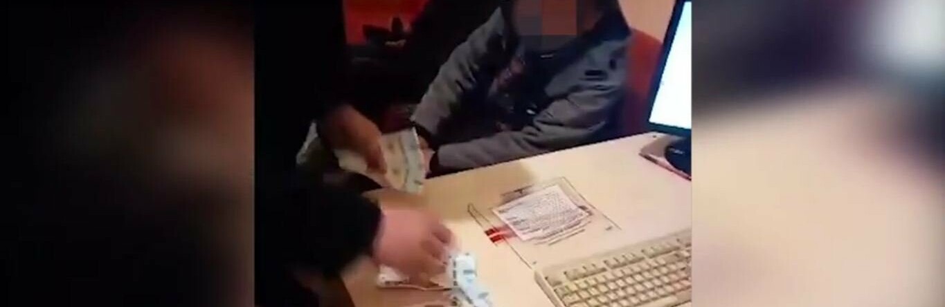 Пьяные каменчане пытались дать взятку полицейским